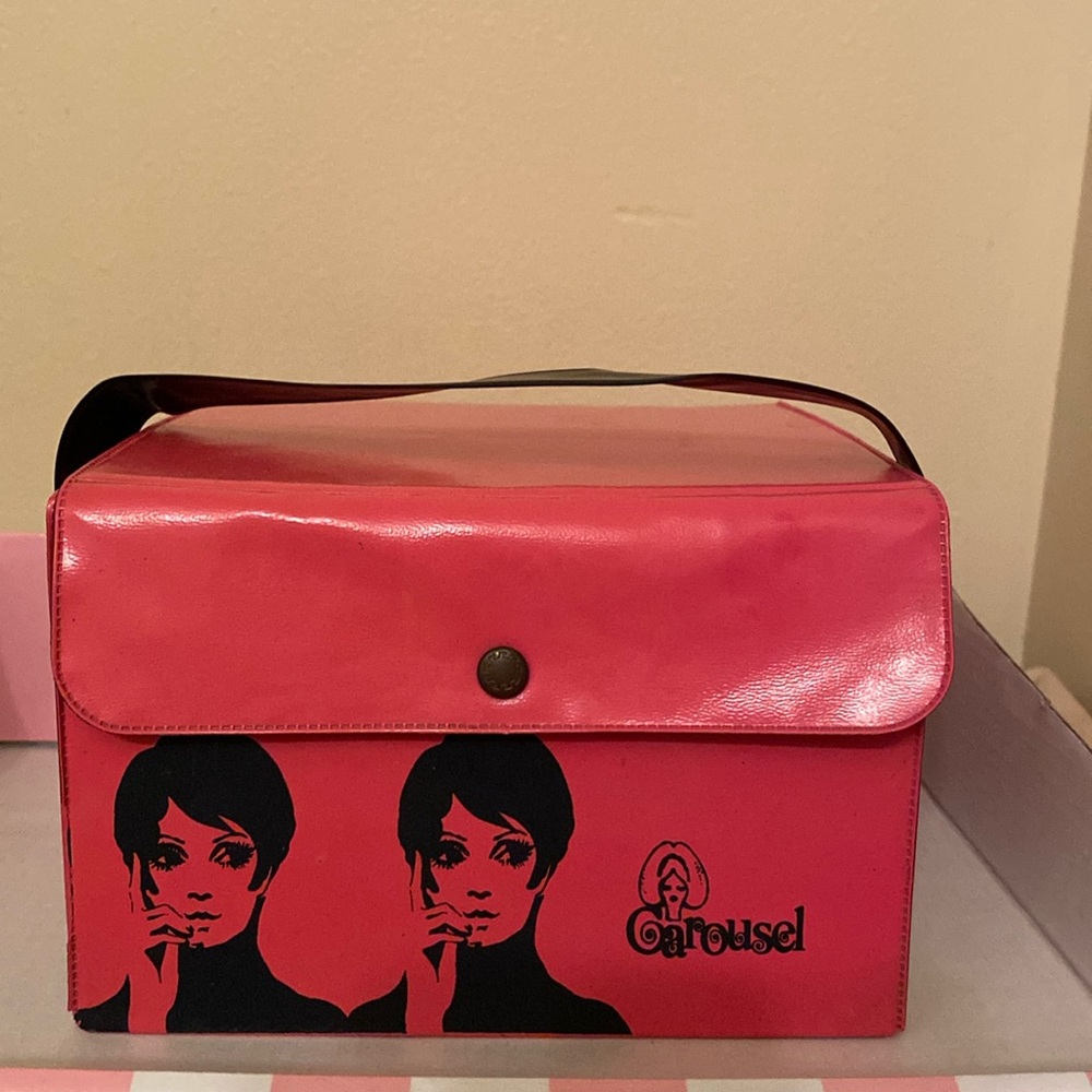 Carousel vintage wig box